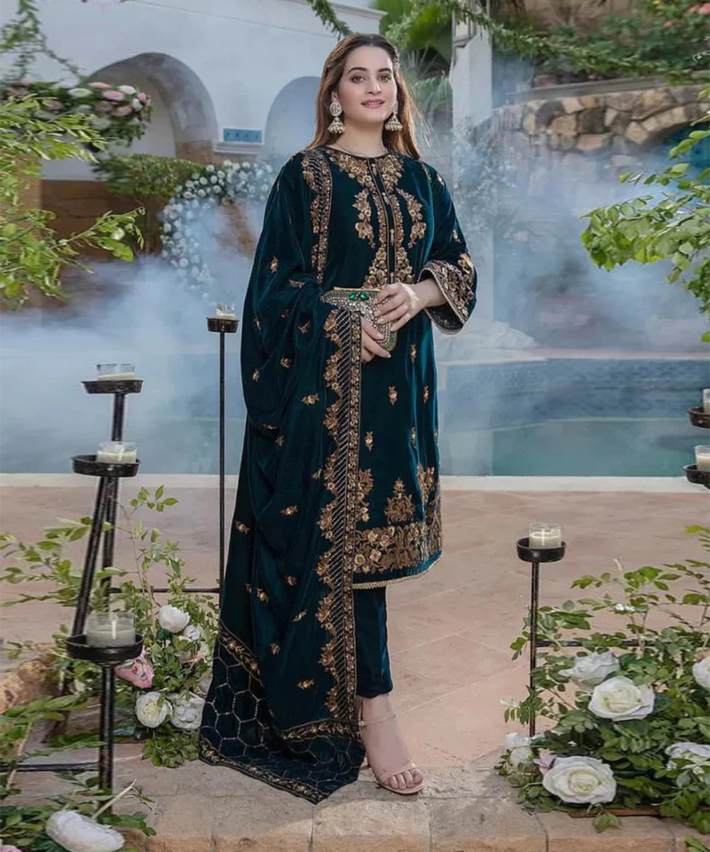 VELVET 3PC EMBROIDERED WITH VELVET EMBROIDERED DUPATTA-950